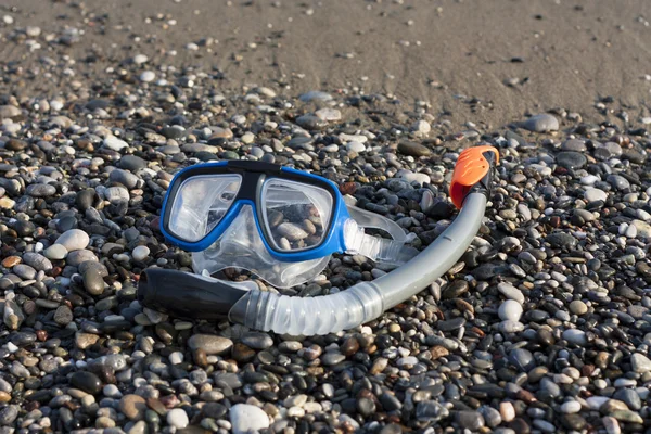 Snorkel en scuba masker op het strand foto — Stockfoto
