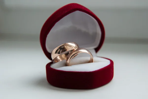 Wedding rings in red box — Stock Photo, Image