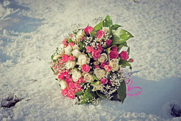 Wedding bouquet in the snow Royalty Free Stock Photos