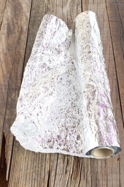 Ahşap zemin üzerine alüminyum folyo