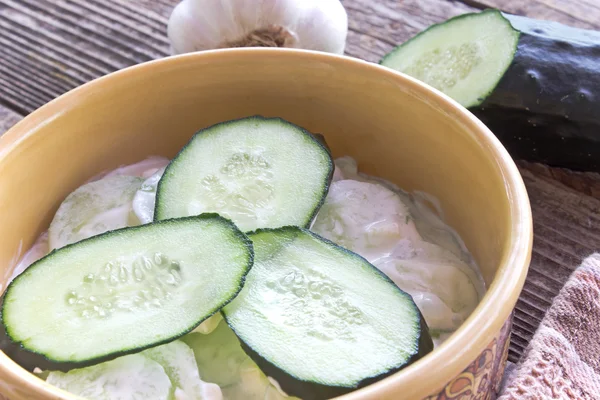 Cucumber salad with cream and garlic in ceramic bowl — Stock Photo, Image