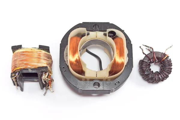 Tres motores eléctricos de bobina de cobre aislados en blanco — Foto de Stock