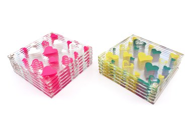 renkli bardak beyaz izole cam için