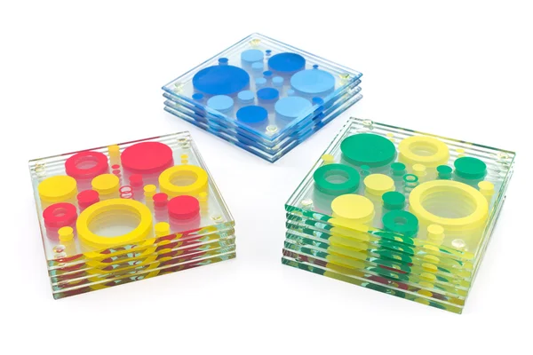 Coasters coloridos para vidro isolado em branco — Fotografia de Stock
