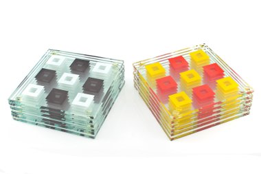 renkli bardak beyaz izole cam için