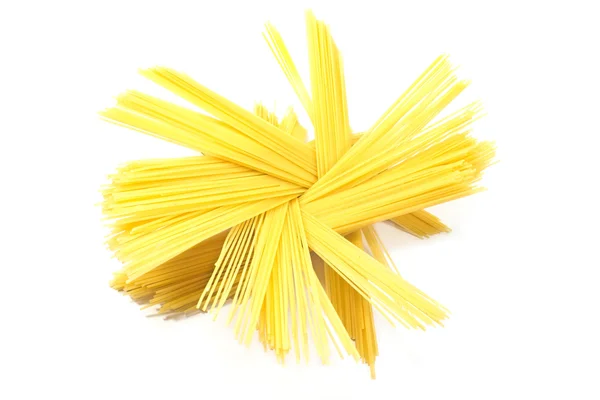 Кучка спагетти, изолированных на белом — стоковое фото