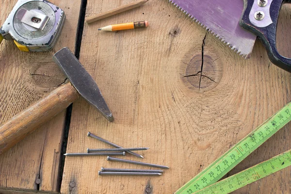 Gamla begagnade Snickeri verktyg på trä bakgrund — Stockfoto