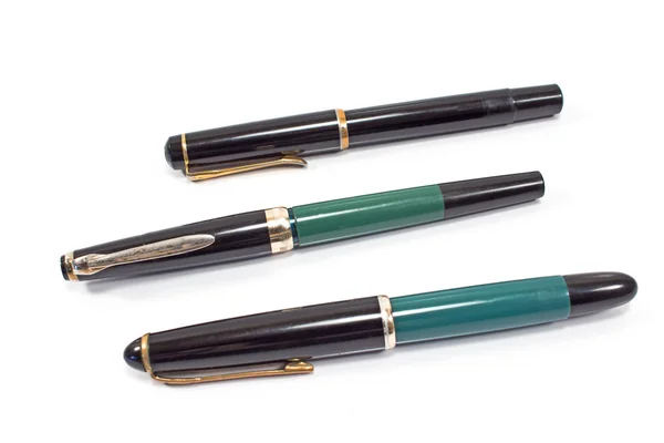 Trois stylo plume vintage isolé sur blanc — Photo