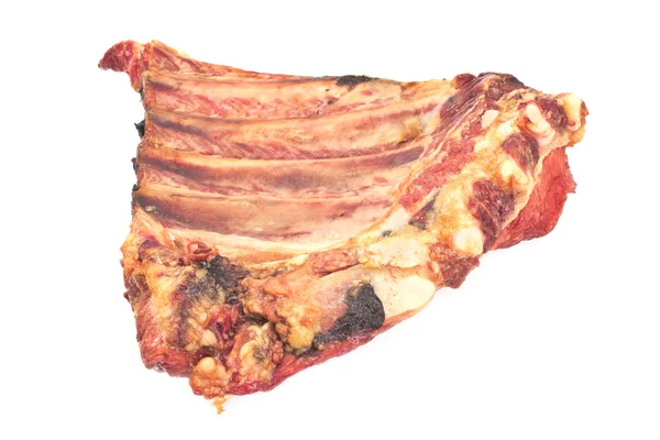 Копчені свинячі ребра з м'ясом ізольовані на білому — стокове фото