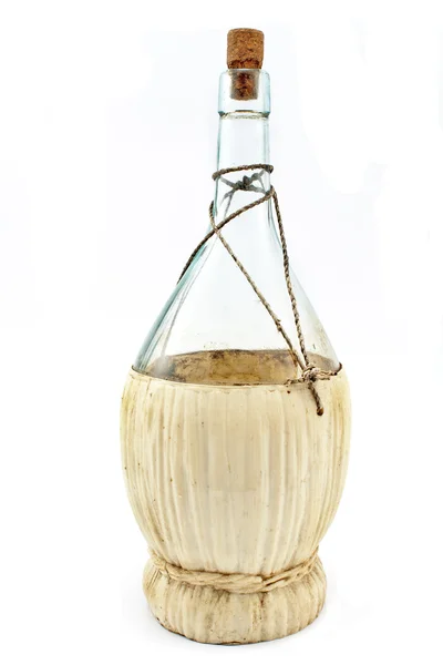 Ιταλική μπουκάλι φιάσκο που απομονώνονται σε λευκό — Φωτογραφία Αρχείου