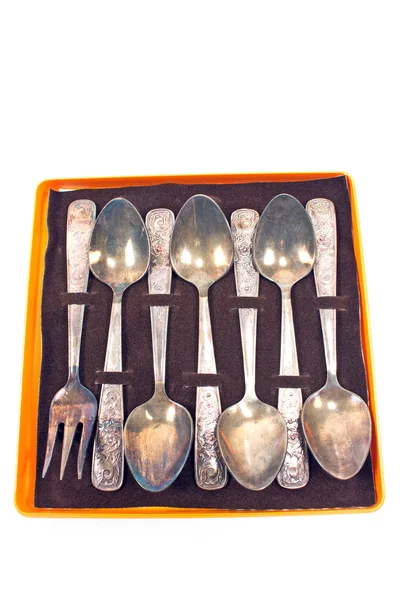 Cucharas de té de plata vintage en caja aislada en blanco — Foto de Stock