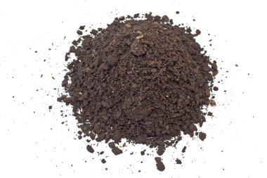 Humus toprak yığını üzerinde beyaz izole