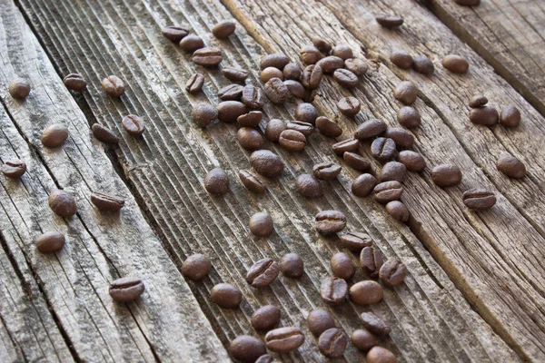 Ziarna kawy na grunge drewniane tło — Zdjęcie stockowe