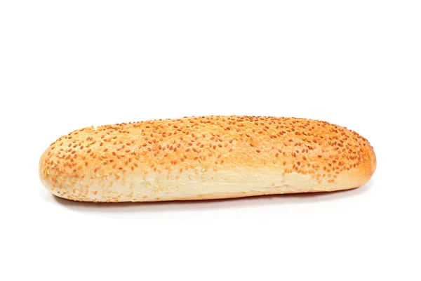 Pão fresco com sementes de sésamo isoladas em branco — Fotografia de Stock