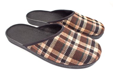 Beyaz izole kahverengi ev terlik