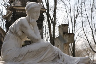 Paris mezarda
