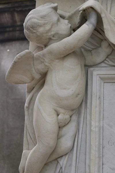 Anioł na cmentarz Pere Lachaise — Zdjęcie stockowe
