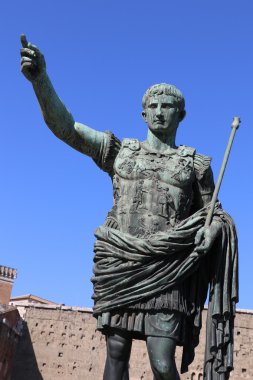 Jül Sezar Roma heykeli