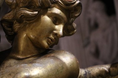 Roma 'daki Santa Maria Sopra Minerva Bazilikasında bir Melek heykeli