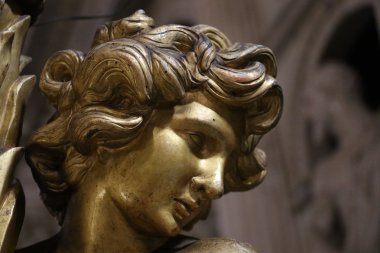 Roma 'daki Santa Maria Sopra Minerva Bazilikasında bir Melek heykeli