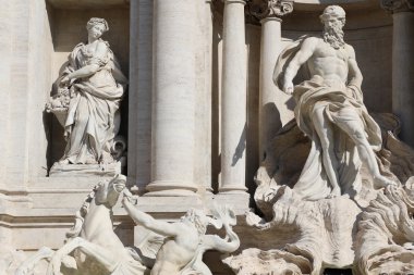 Roma şehrinin Trevi Çeşmesi