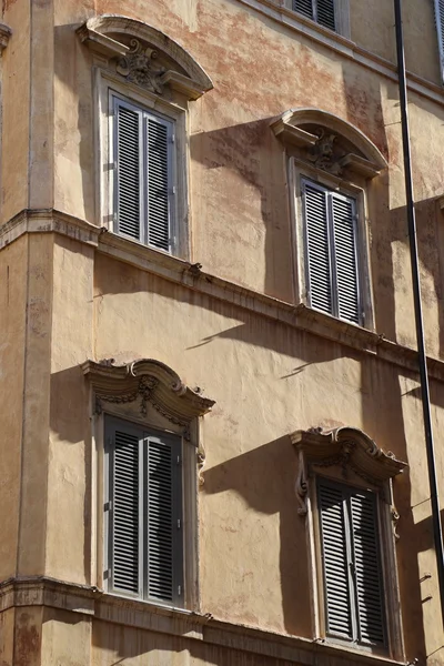 Roma 'daki bir binanın detayları