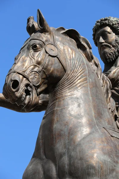 卡皮托利尼山和马库斯的雕像在罗马的卡皮托利尼博物馆 — 图库照片