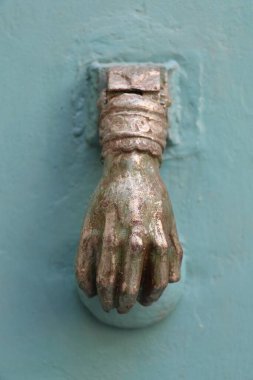 Fransa 'nın Nimes şehrinde eski ve eski bir tokmak.