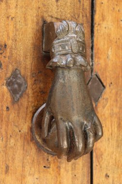 Uzes şehrinde eski ve eski bir tokmak