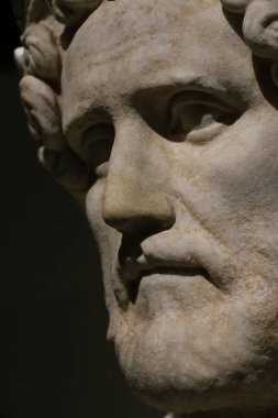 Fransa 'nın Nimes kentindeki Romantizm Müzesi' nde antik heykel sunuldu