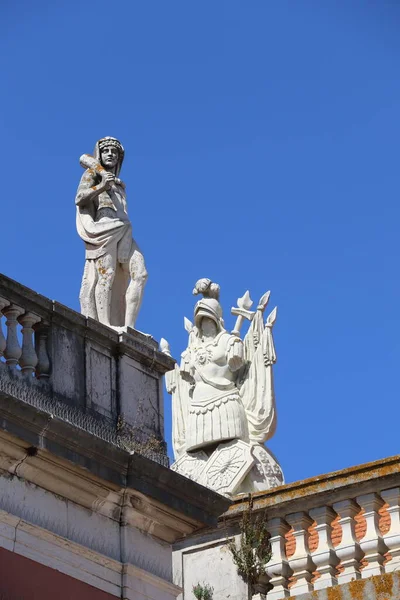 Estátuas Antigas Topo Edifício Lisboa — Fotografia de Stock