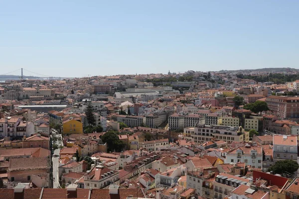 ポルトガルのリスボンの街を一望できます — ストック写真