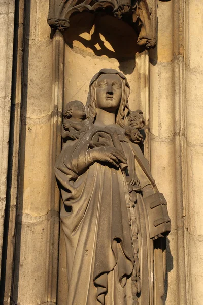 Staty of a church in Paris — Stock Photo, Image