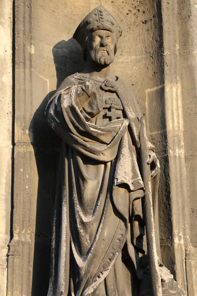 Estatua de una iglesia en París —  Fotos de Stock