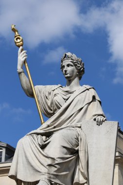 Staty Paris'te hukuk