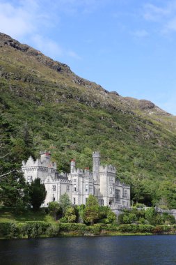 Kylemore Manastırı, İrlanda mirasının simgesel anıtı.