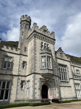 Kylemore Manastırı, İrlanda mirasının ikonik anıtı.