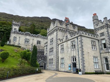 Kylemore Manastırı, İrlanda mirasının ikonik anıtı.