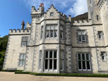 Kylemore Manastırı, İrlanda mirasının ikonik anıtı.