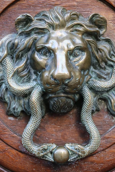 Oude deur knocker — Stockfoto