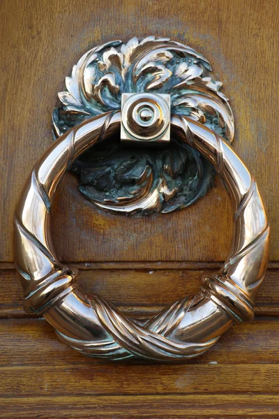 Gamla door knocker — Stockfoto