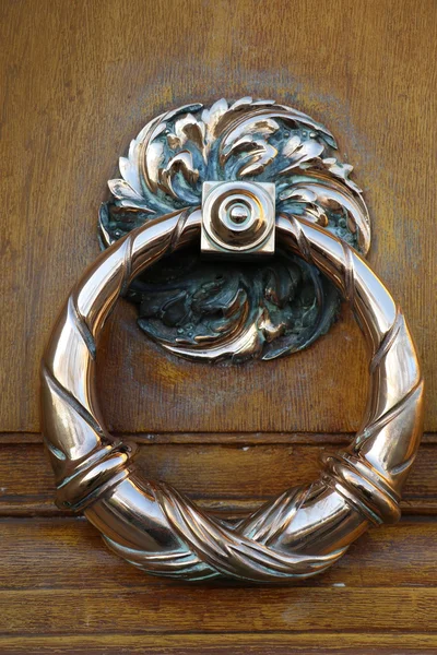 Oude deur knocker — Stockfoto