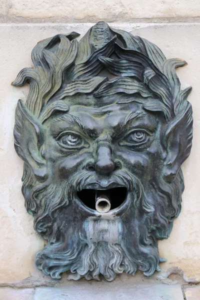 Alter brunnen in versailles — Stockfoto