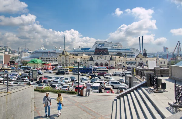 VLADIVOSTOK, RUSSIA - SEPTEMBER 2, 2015: Cruiseship Diamond Prin — Stock Photo, Image