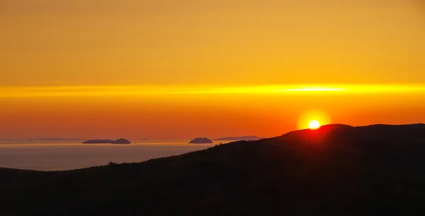 Nascer do sol sobre o mar — Fotografia de Stock