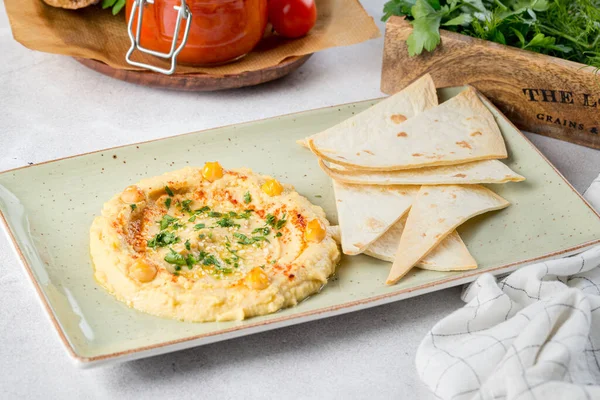 Hummus Flatbread White Plate Filmed Menu — Stock Photo, Image