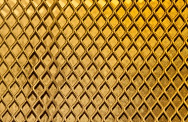  Metalik altın bir kapıyı kapatın.