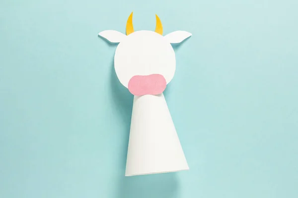 Step-by-step photo instructions on how to make a white bull from paper with your own hands. Symbol of the new year 2021. Simple crafts with children. Step 8. Glue the horns — Stock Photo, Image