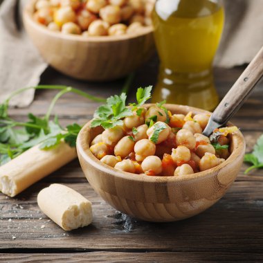 Vejeteryan pişmiş nohut domates ve maydanoz ile