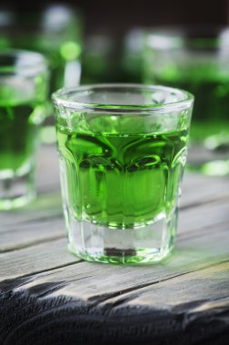 Yeşil tatlı kokteyl terragon ile